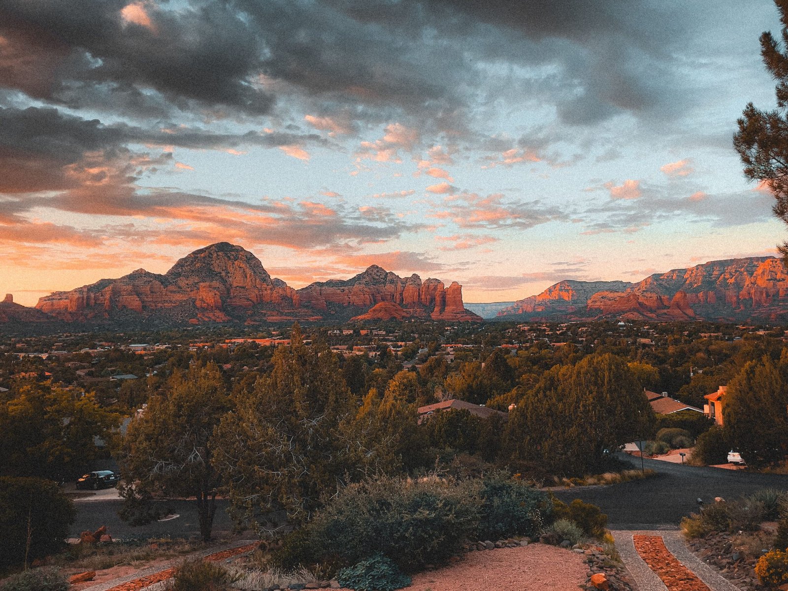 Sure! Here are 25 of the best things to do in Sedona, Arizona:
