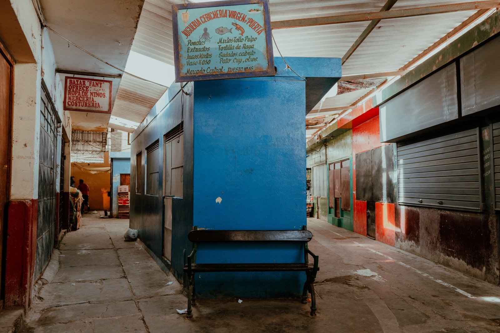Explore the vibrant markets at the Emiliano Zapata neighborhood.