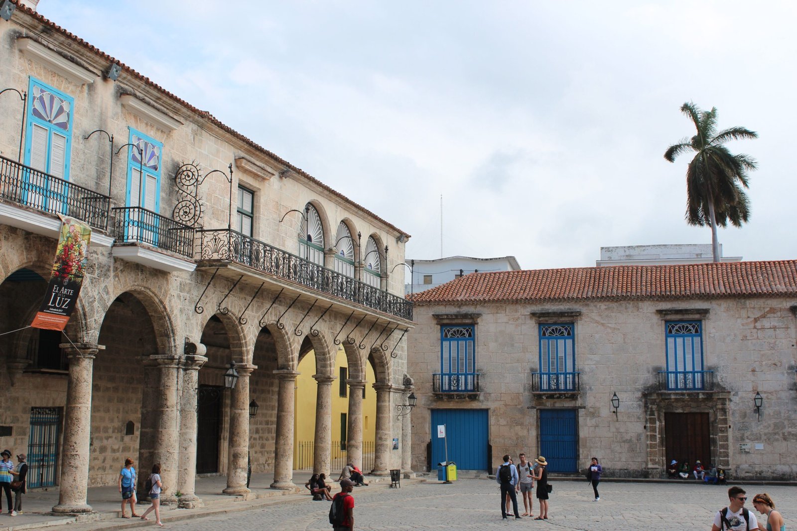 Discover the beautiful Plaza de la Catedral in Old Havana