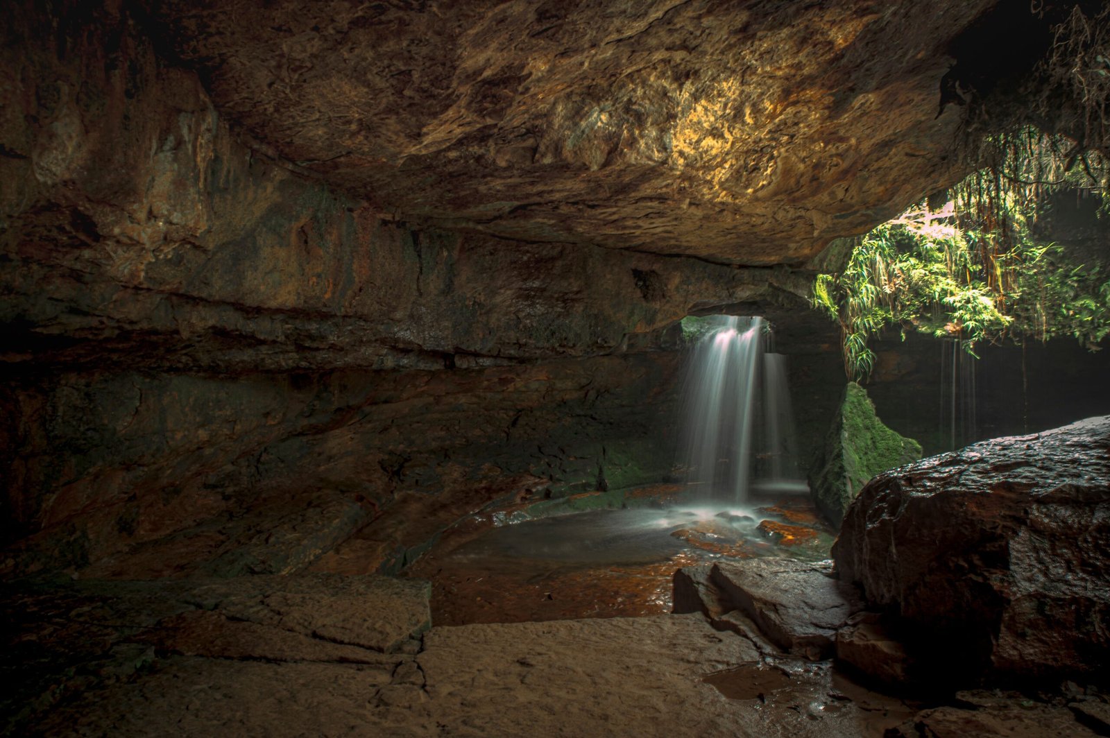Explore the stunning Ash Cave and its waterfall