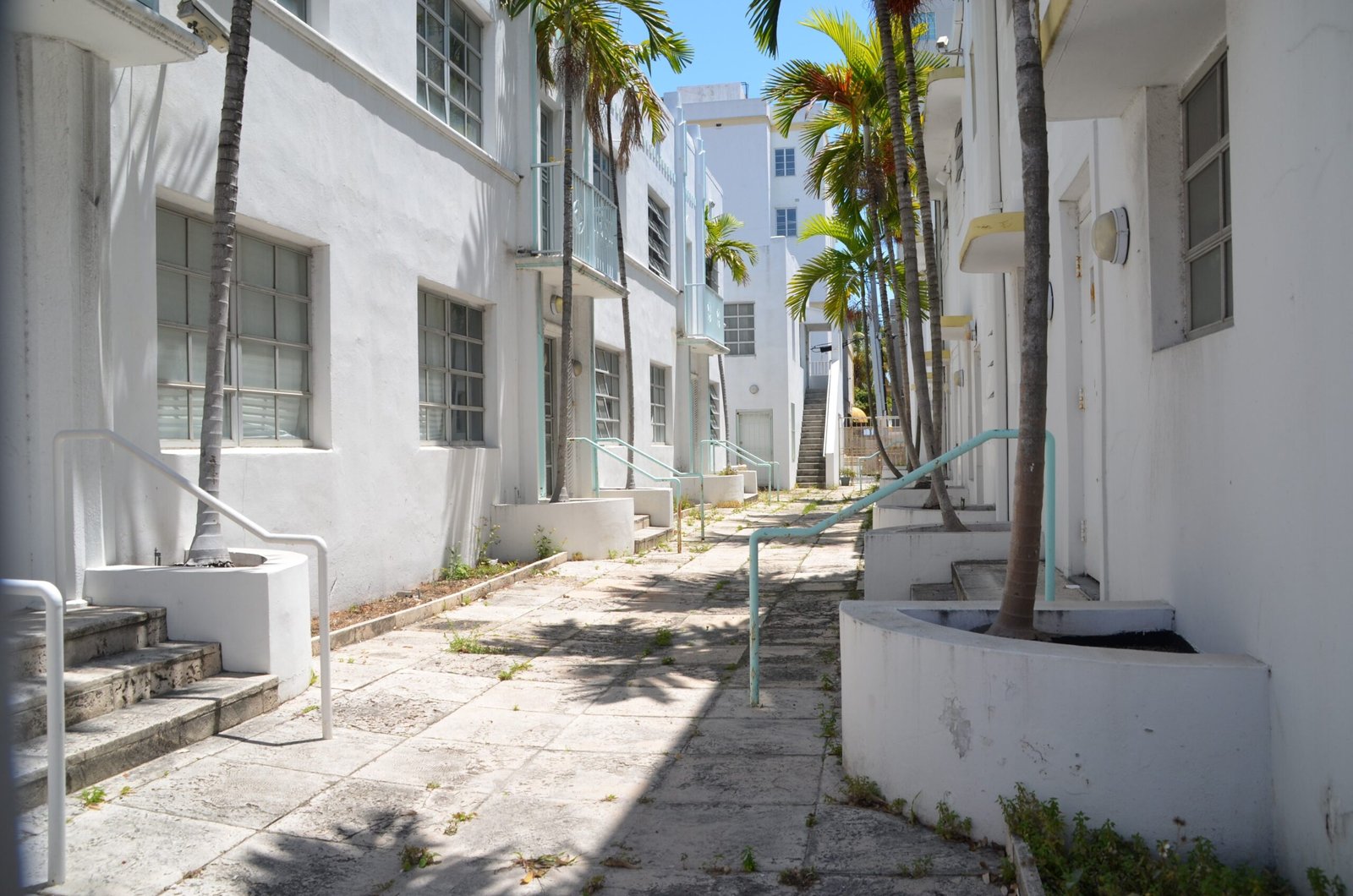 Discover the beautiful architecture of the Art Deco Historic District