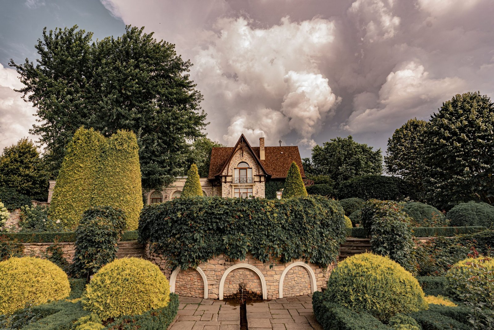 Stroll through the beautiful gardens at Willistead Manor.