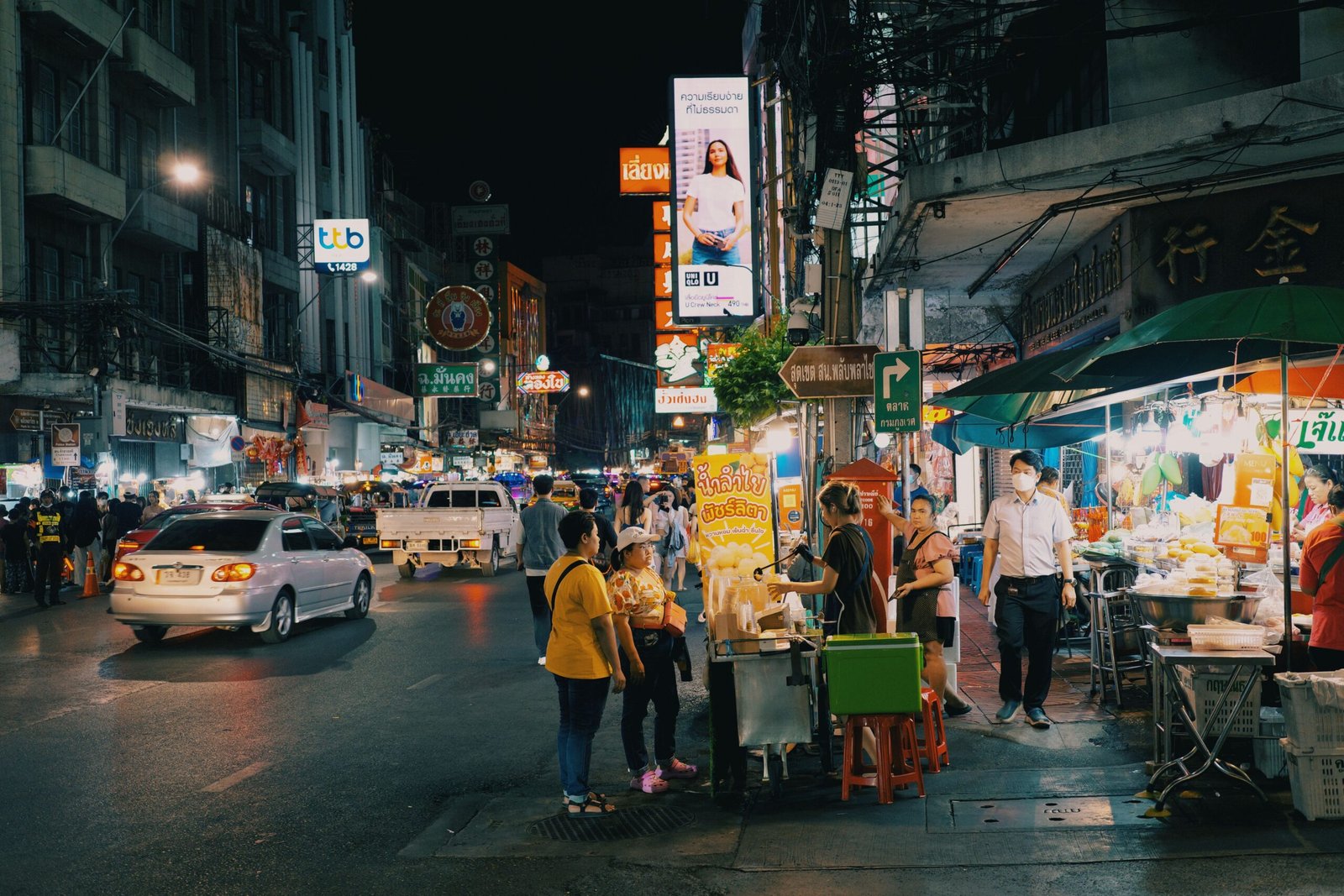 Stroll through the vibrant streets of Canal Street for shopping and street food.