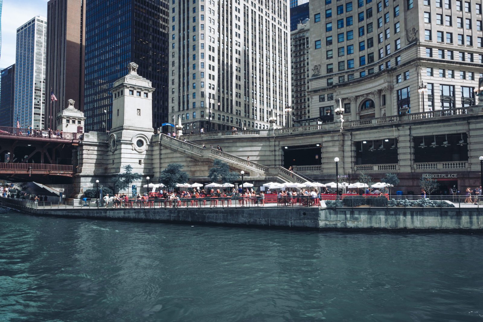 Stroll along the scenic Chicago Riverwalk and enjoy views of the city's stunning architecture.