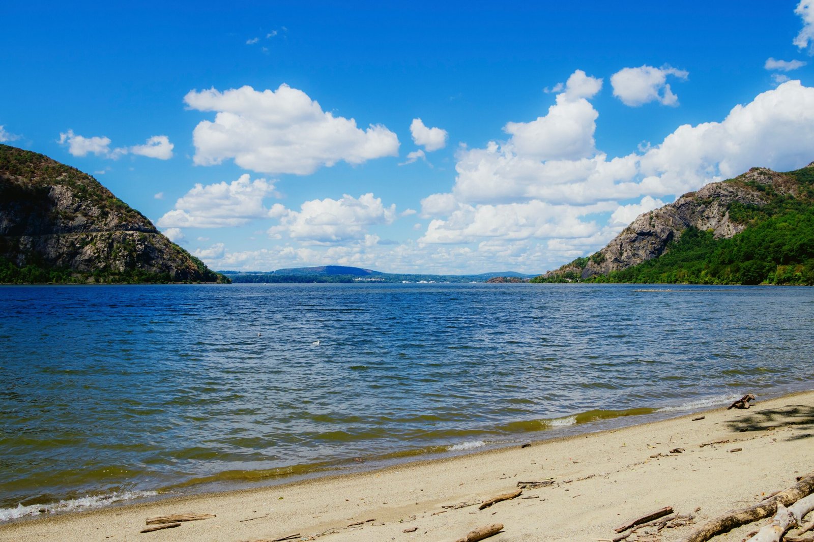 Relax at the picturesque Gansevoort Peninsula Park along the Hudson River.