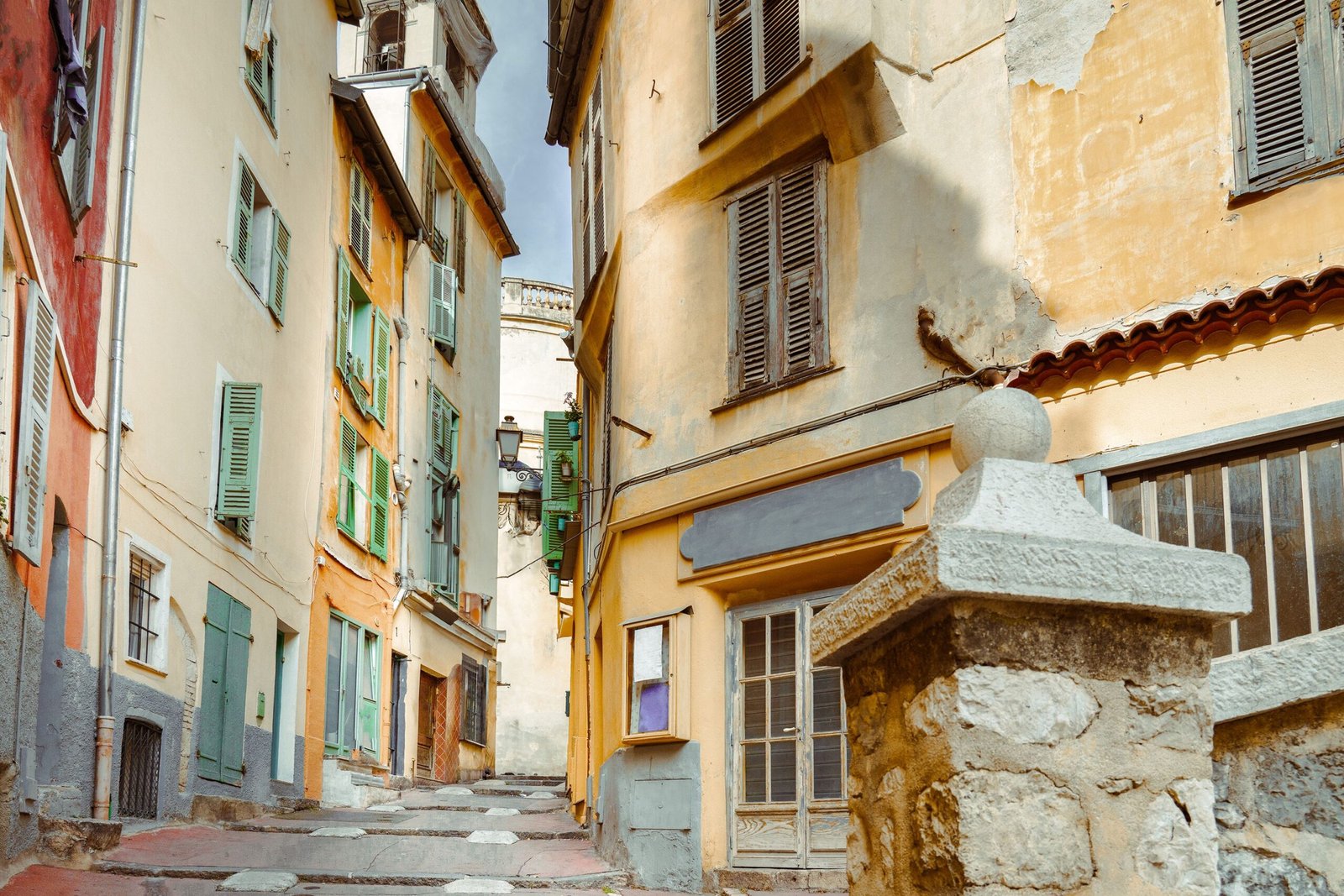Wander the charming streets of Kitano Ijinkan with its European-style houses.