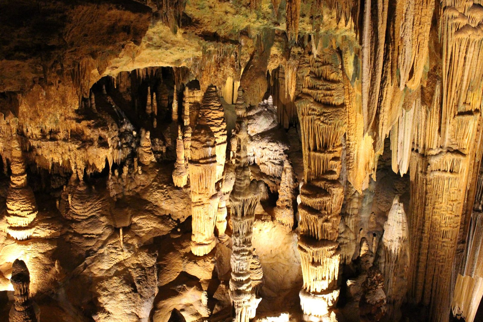 Explore the breathtaking Luray Caverns