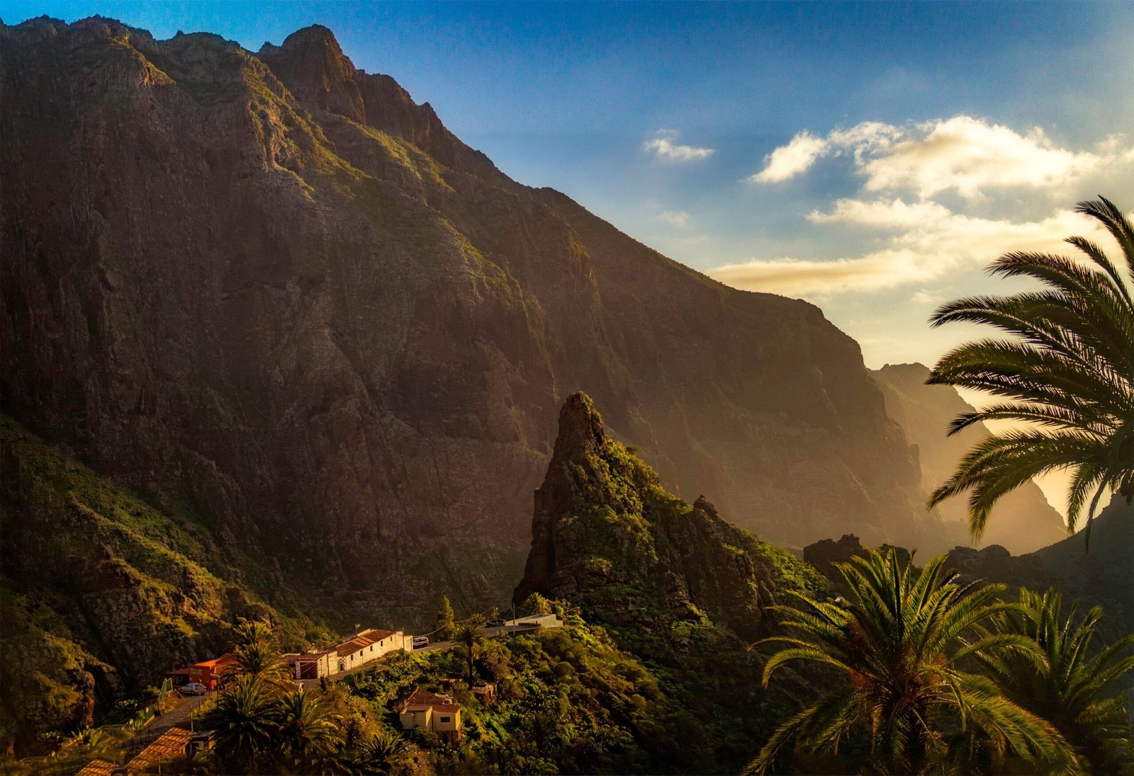 Relax at the Giralda Farms, known for its stunning landscapes and hiking trails.