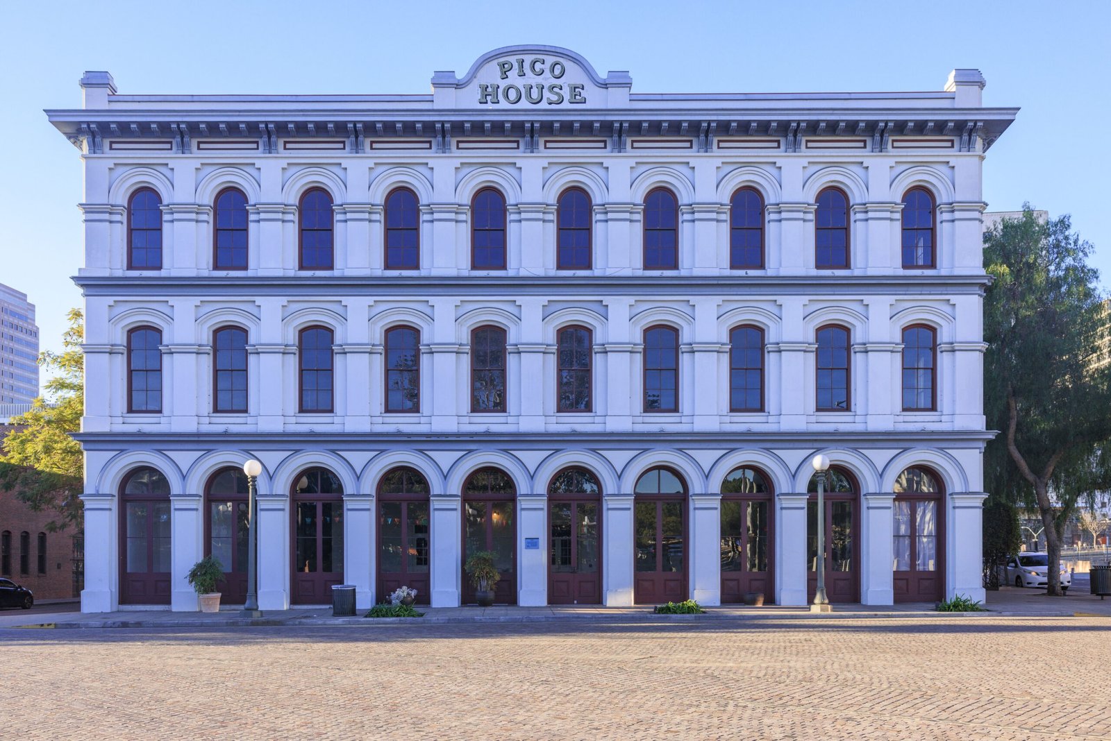 Explore the Los Rios Historic District