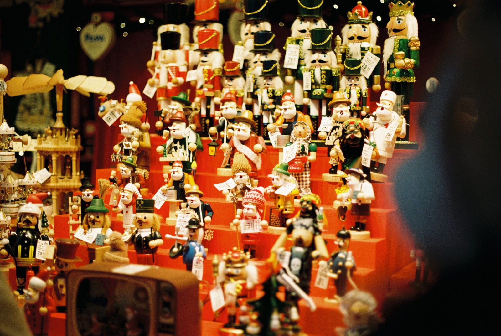 Visit the iconic Christkindlmarket in Daley Plaza for festive German holiday treats and crafts.
