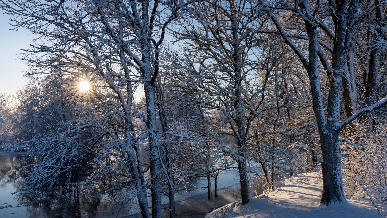 Stroll through the beautiful Zane's Landing Park along the Muskingum River.