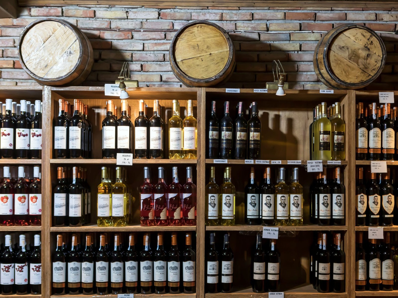 Go wine tasting at the nearby Inner Circle Wine Tasting Room.