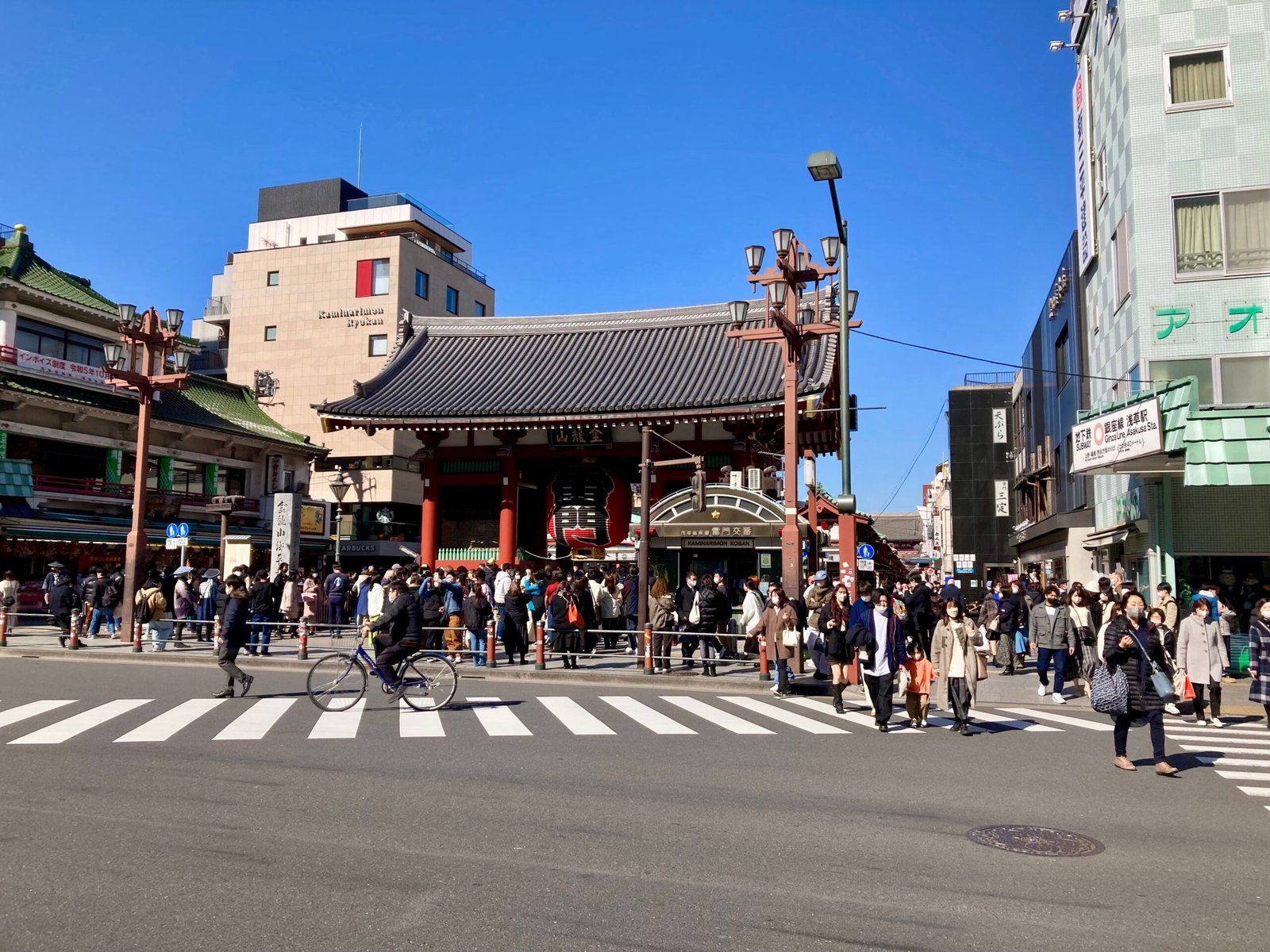 Take a photo with the iconic Kaminarimon Gate, the entrance to Senso-ji Temple.