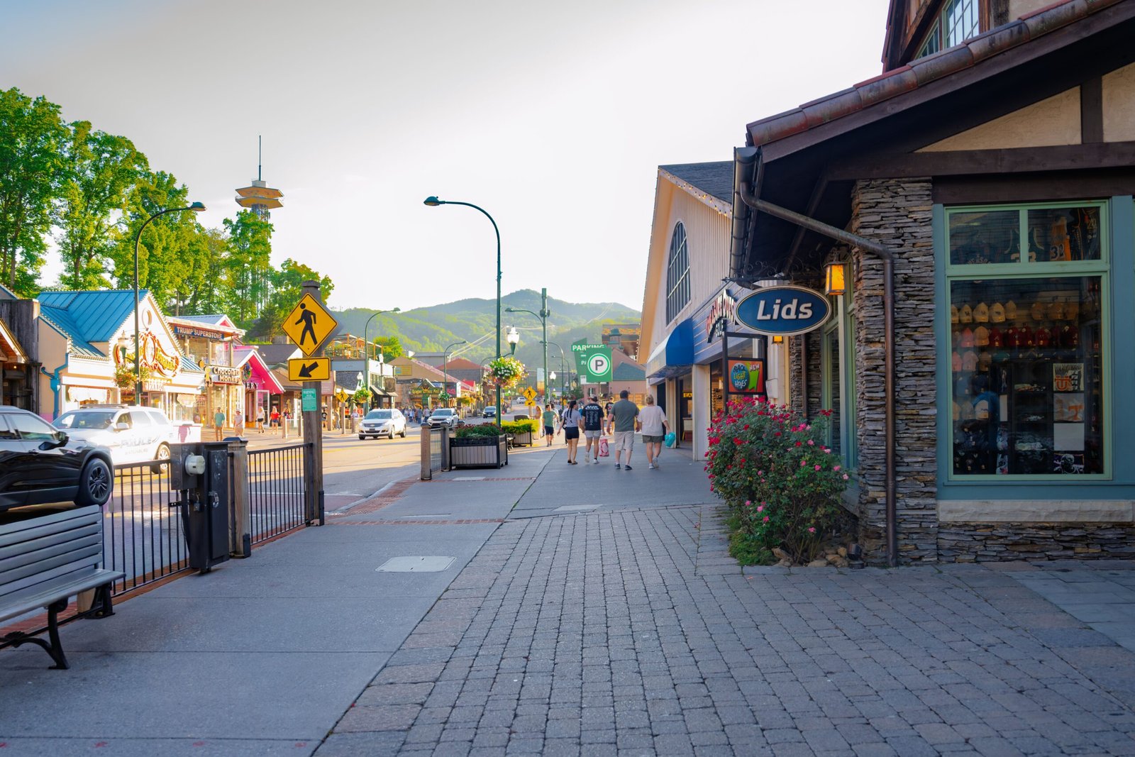 Sure! Here’s a list of 25 free things to do in Gatlinburg, Tennessee, formatted as requested: