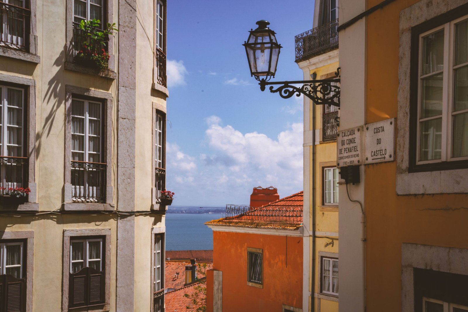 Stroll through the picturesque Old Town (Centro Histórico) of Lagos