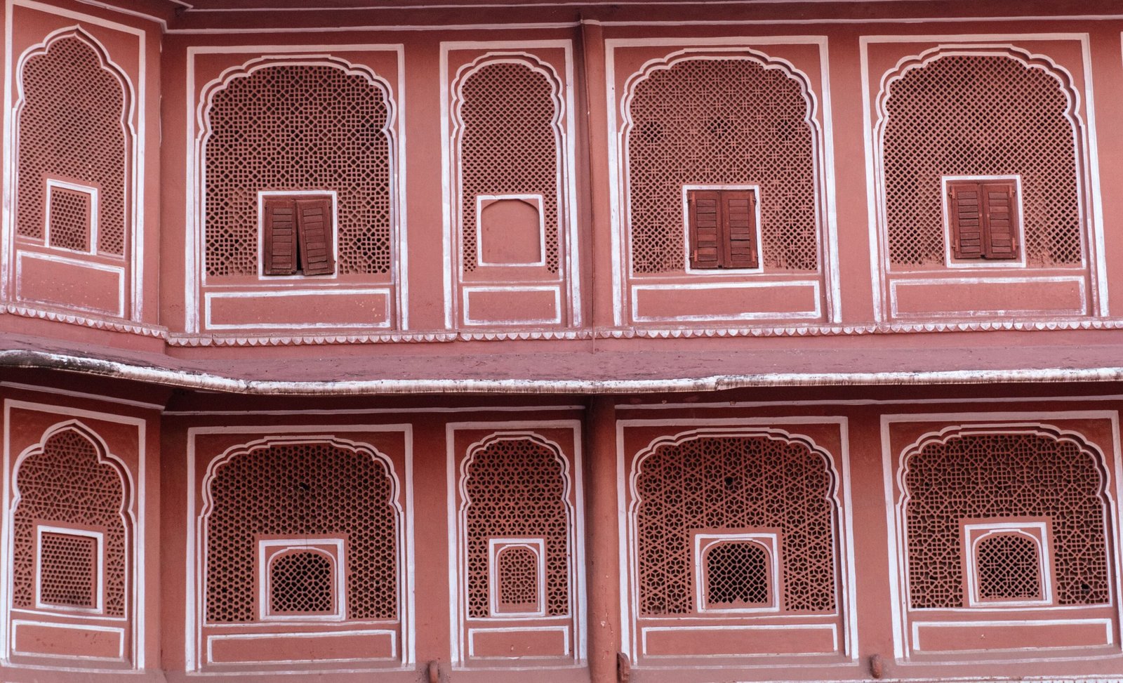 Discover the intricate designs at the City Palace, which is a blend of Rajasthani and Mughal architecture.