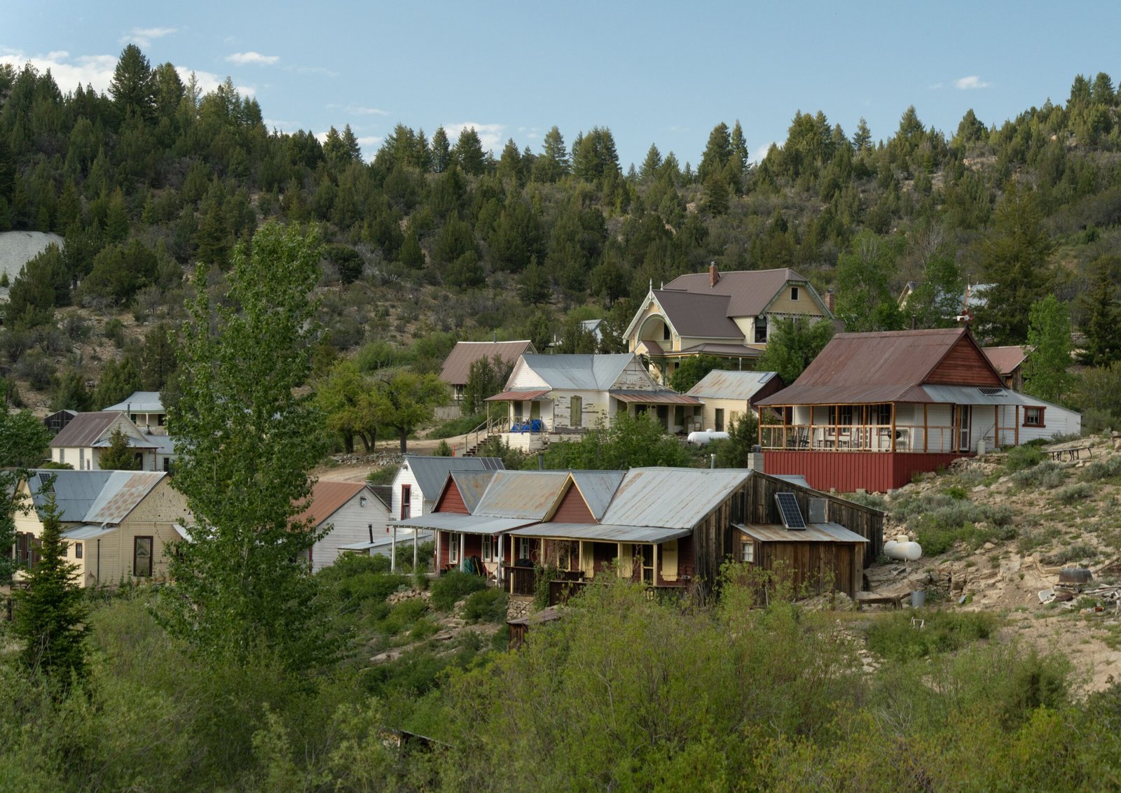 Discover the historic architecture of the Old West at the Livingston Historic District.