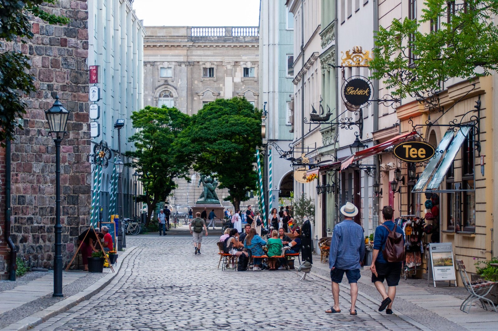 Stroll along Third Street South for shopping and dining in a charming atmosphere.