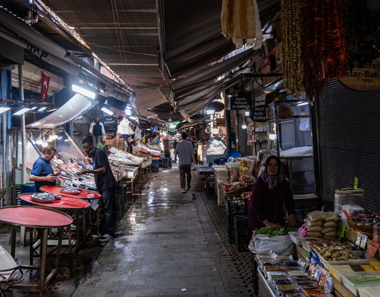 Enjoy fresh seafood at the local Mercado Municipal.