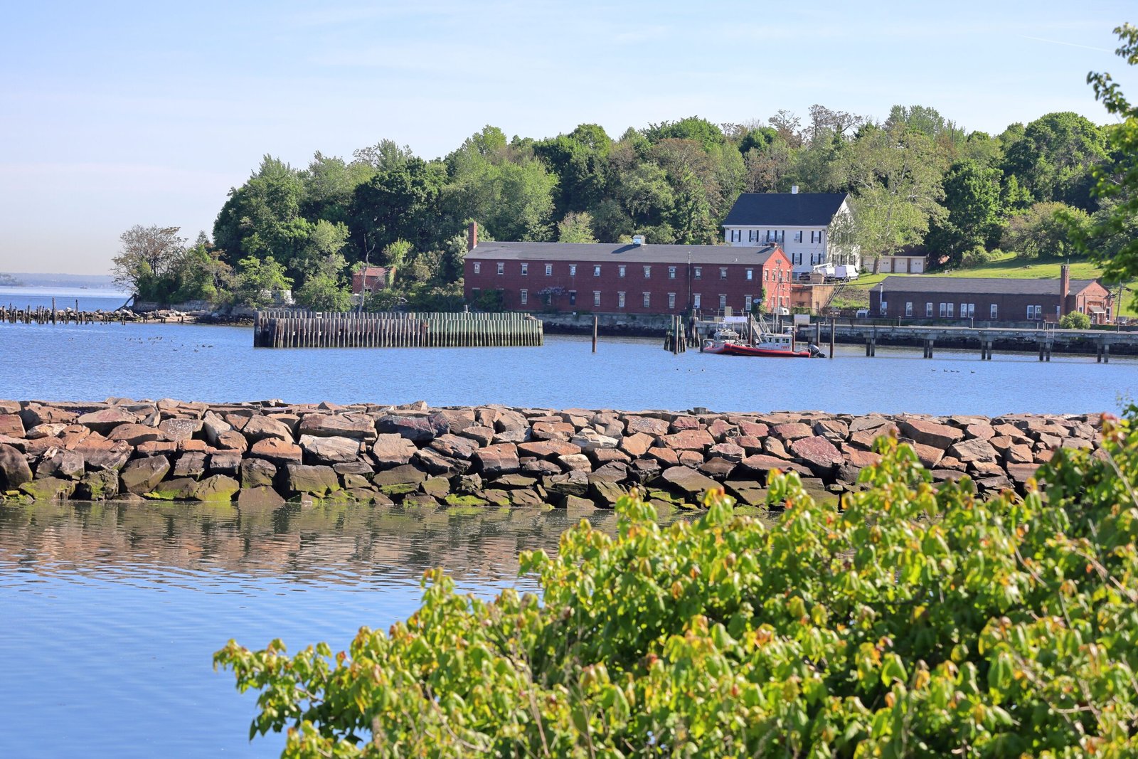 Stroll along the picturesque waterfront at New London Harbor.