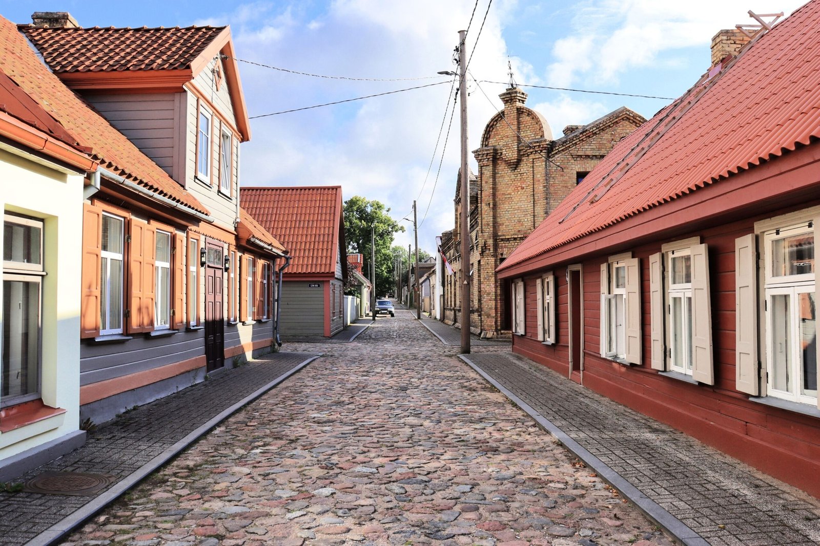Stroll through the picturesque streets of Nantucket's Old Historic District