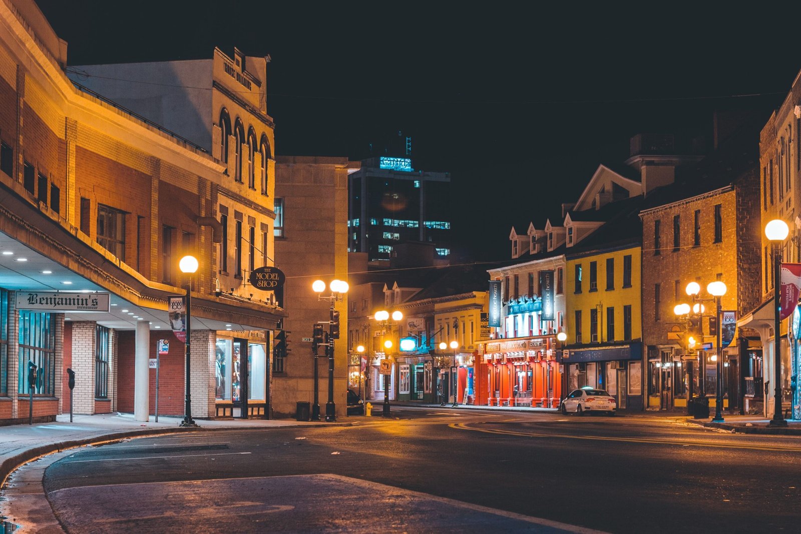 Wander the charming streets of Abingdon's historic downtown district.