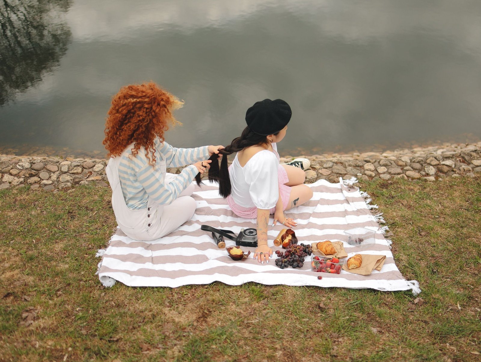 Enjoy a picnic at the scenic West Point Lake.