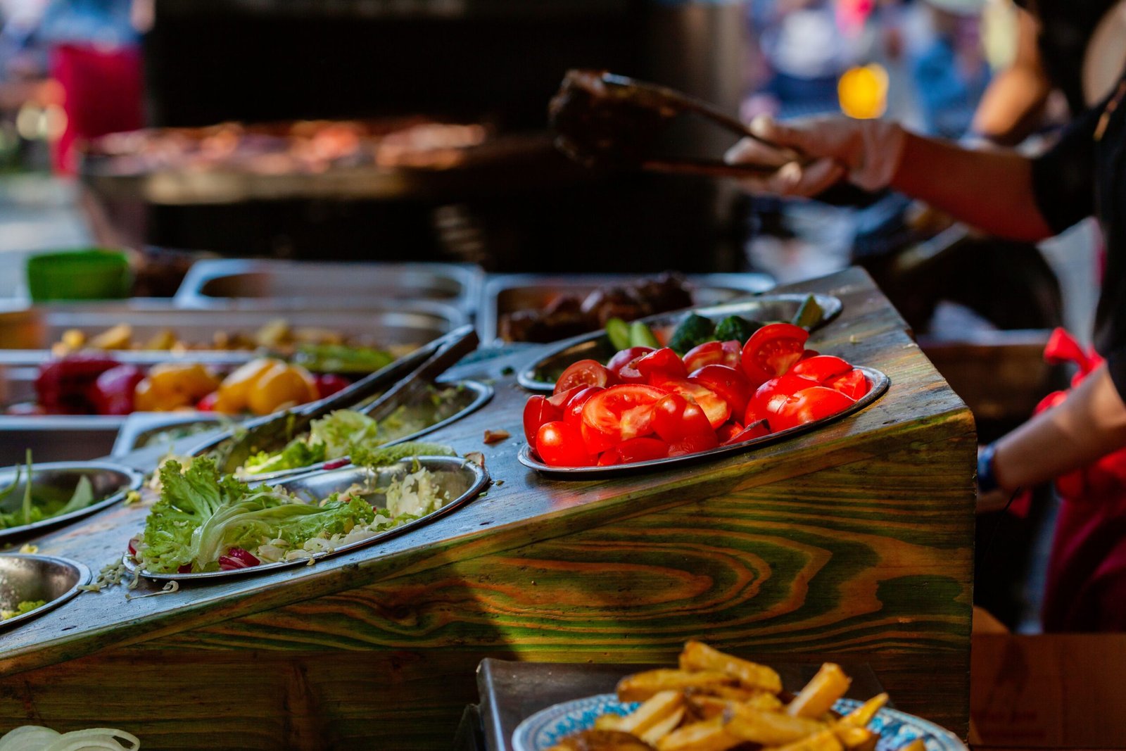 Enjoy a meal from local vendors at the Orlando Farmers Market.